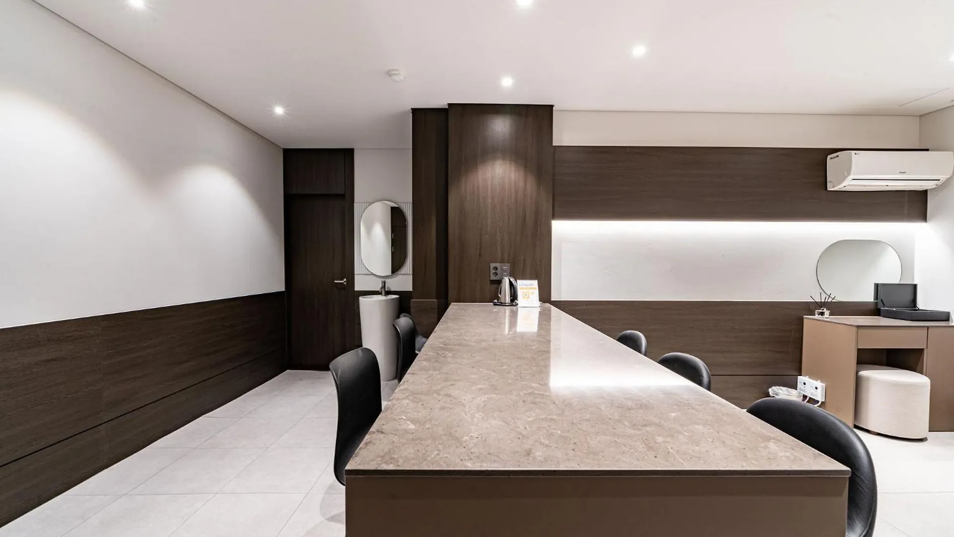 Waba Classic Gwanganri Busan Hotel