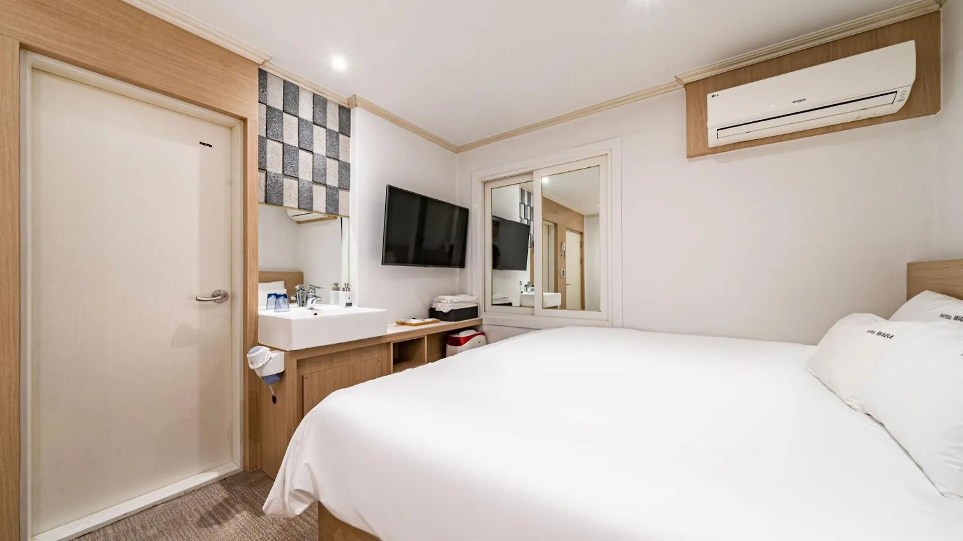 Waba Classic Gwanganri Pusan Hotel